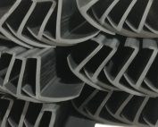 按特定长度切割EPDM橡胶